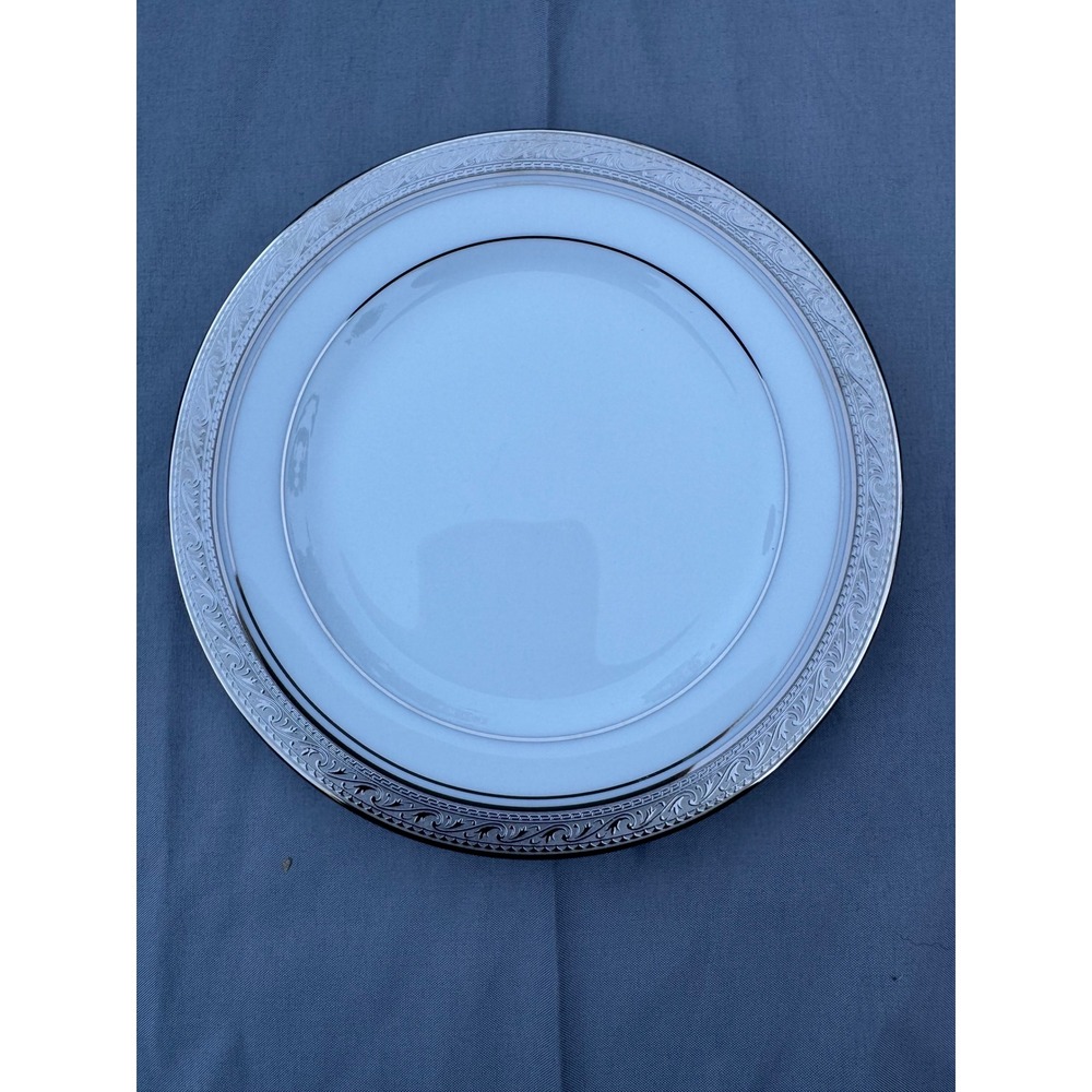 Noritake Crestwood Platinum 4166 Fine Porcelain Bread and Butter Plate 6.5 Inch